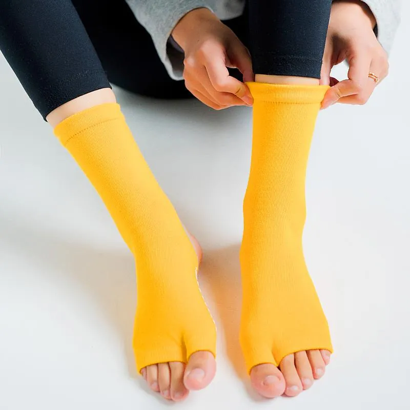 Women Anti-Slip Yoga Socks Toeless Five Toe Separated Mid-Calf Pilates Grip Socks Professional Dance Fitness Sport