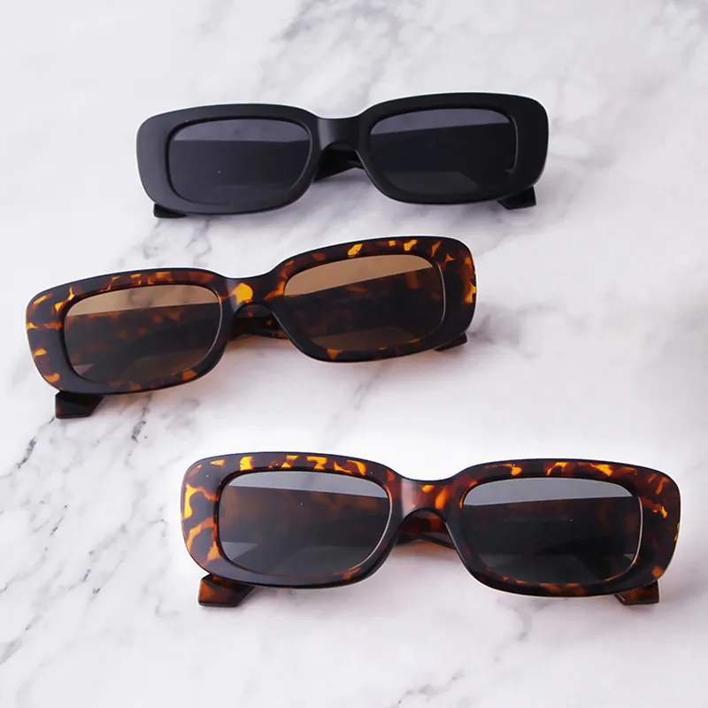 Occhiali da Sole Rettangolari Vintage Donna Uomo Moda Montatura Quadrata Piccola Retro Punk Protezione UV400 Stile Streetwear