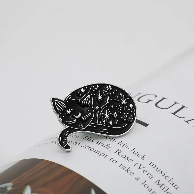 Spilla in Smalto Gatto Nero Magico Mistero Moda Motivo Stella Luna Lega di Zinco Distintivo Animale per Decorazione Vestiti