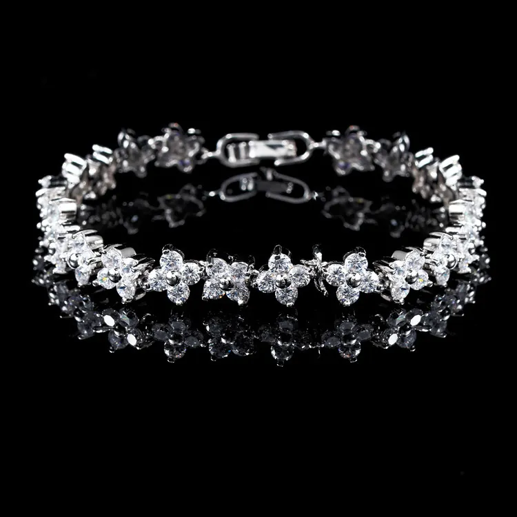 Bracciale in Rame con Zirconia a Forma di Fiore per Donna Oro Placcato Lusso Matrimonio Gioielli Quadrifoglio Floreale