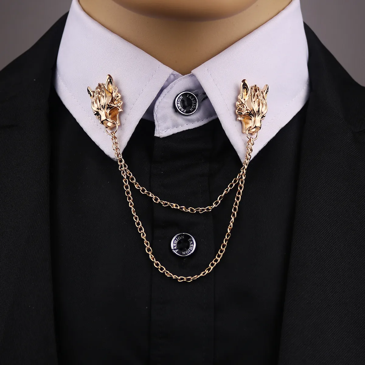 Vintage Alloy Wolf Head Brooch With Tassel Chain For Men Women Western Domineering Suit Collar Pin Fashion Jewelry Gift
