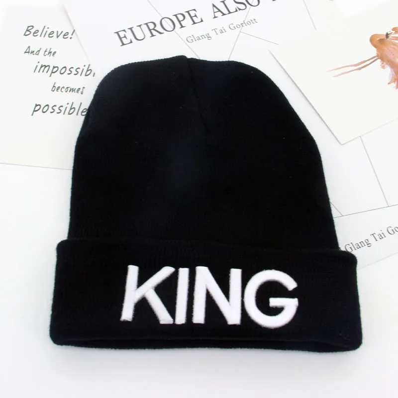 Unisex Winter Warm Knit Beanie King Queen Letter Embroidery Acrylic Cuffed Skull Cap Casual Couples Fashion Outdoor Headwear