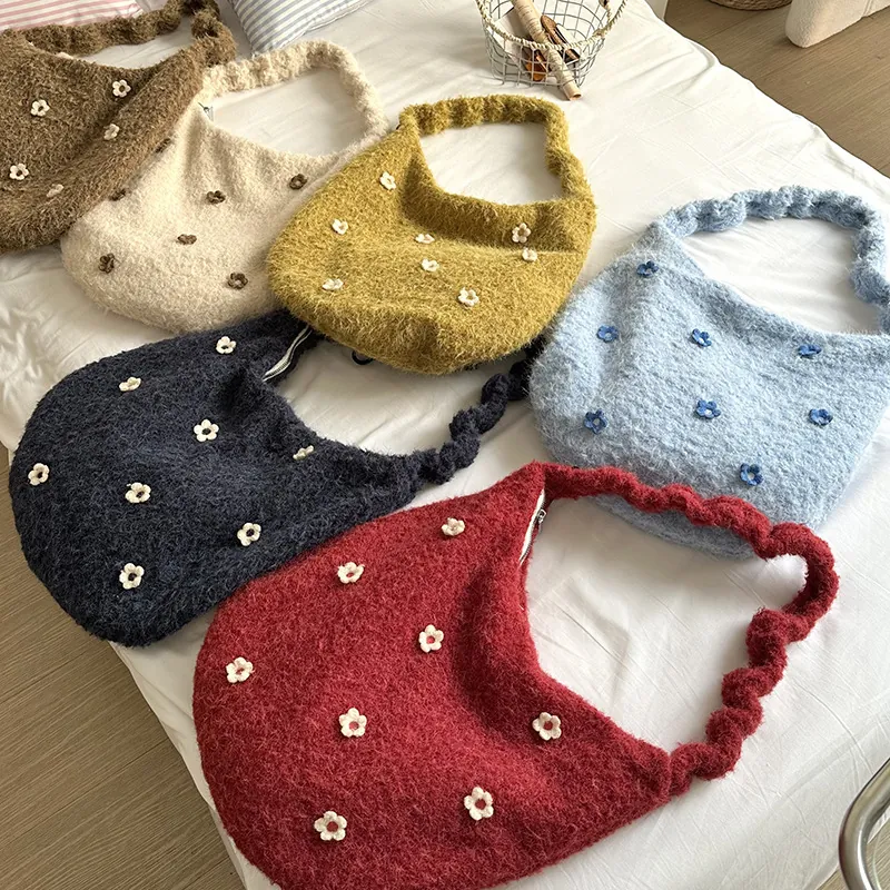 Damen Plüsch Hobo Tasche Mit 3D Blumen Dekor Kordelzug Verstellbarem Riemen Große Kapazität Weiche Winter Schultertasche