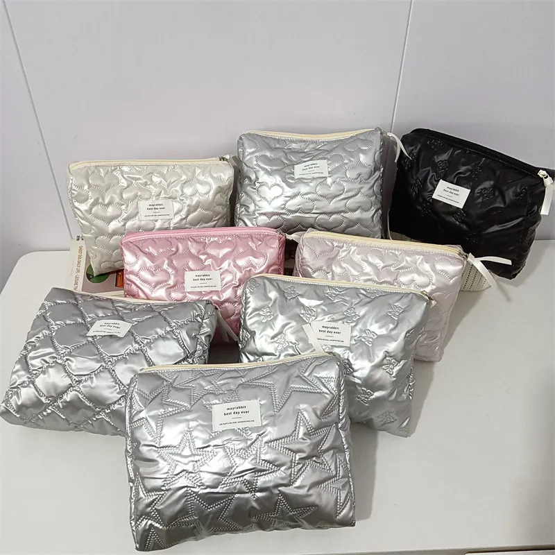 Quilted PU Leather Makeup Bag Heart Pattern Large Capacity Toiletry Organizer Handbag Metallic Clutch Pouch