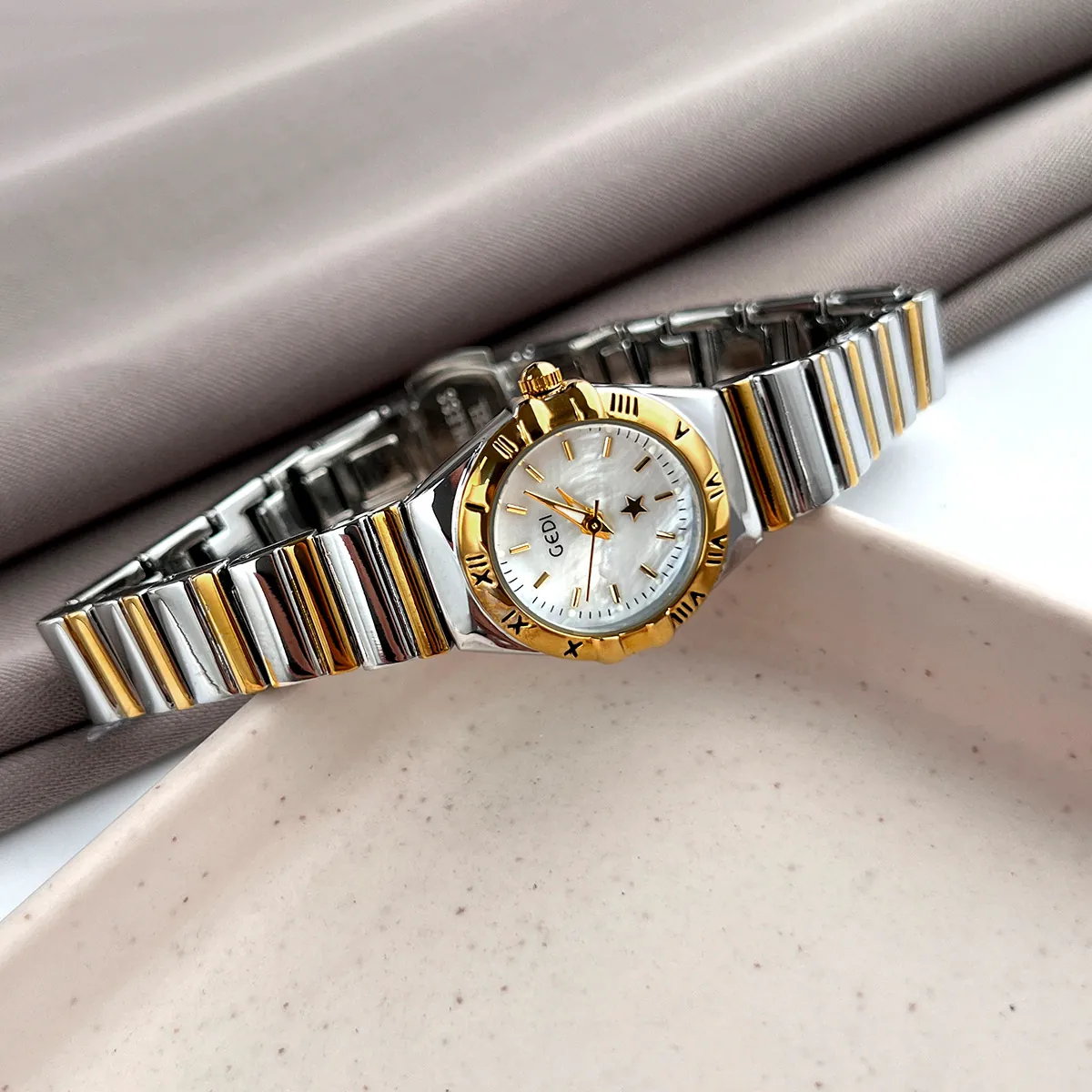 Reloj De Cuarzo Para Mujer Lujo Moda Esfera Nácar Bisel Números Romanos Impermeable Pulsera Metal Reloj De Pulsera