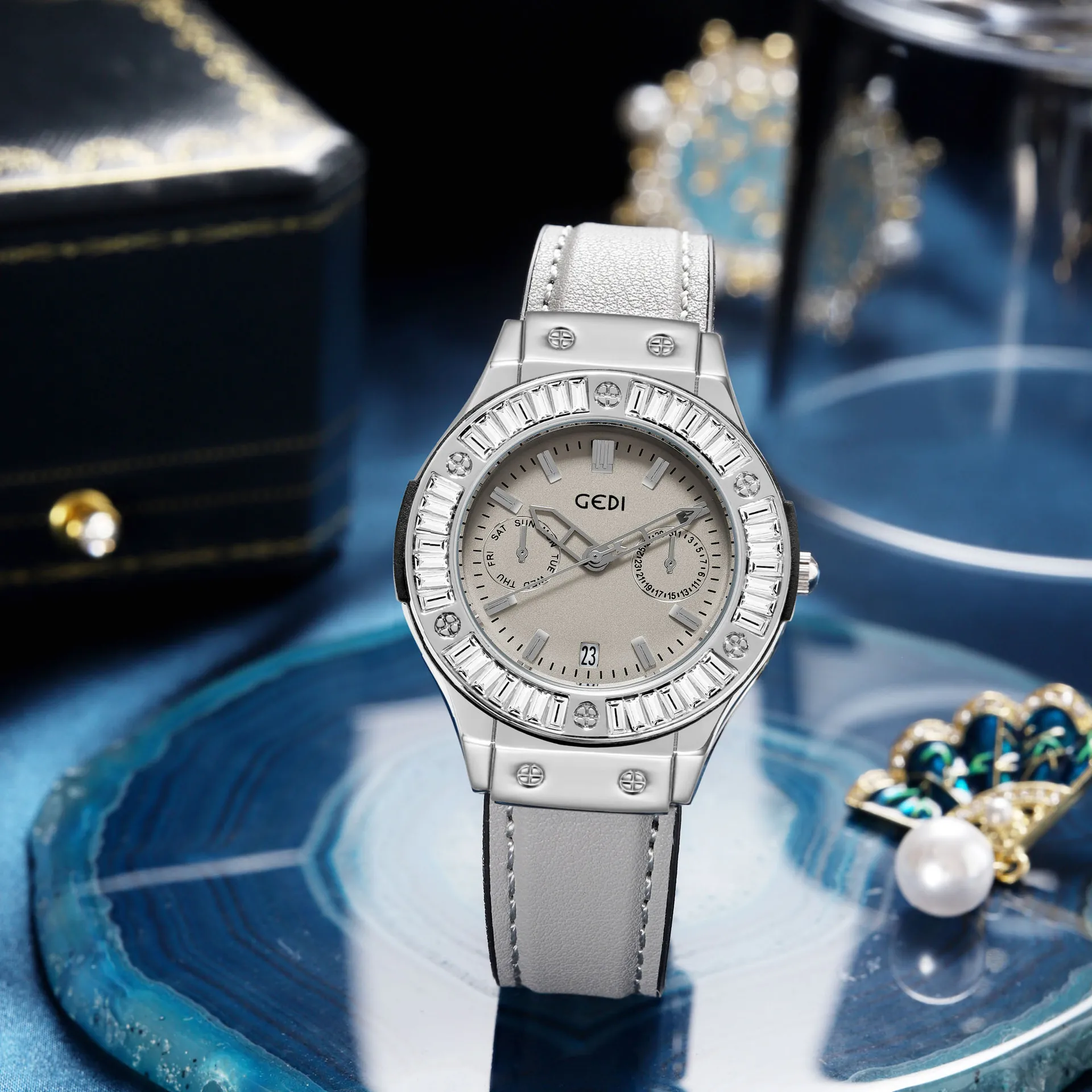 Women Luxury Quartz Watch Baguette Crystal Bezel Leather Strap Waterproof Fashion Casual Date Display Wristwatch
