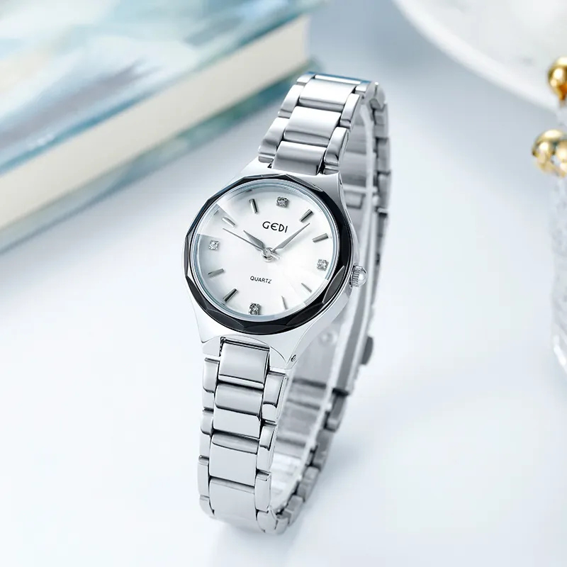 Montre Quartz Femme Étanche Strass Analogique Bracelet Alliage Minimaliste Élégant Mode Montre Poignet