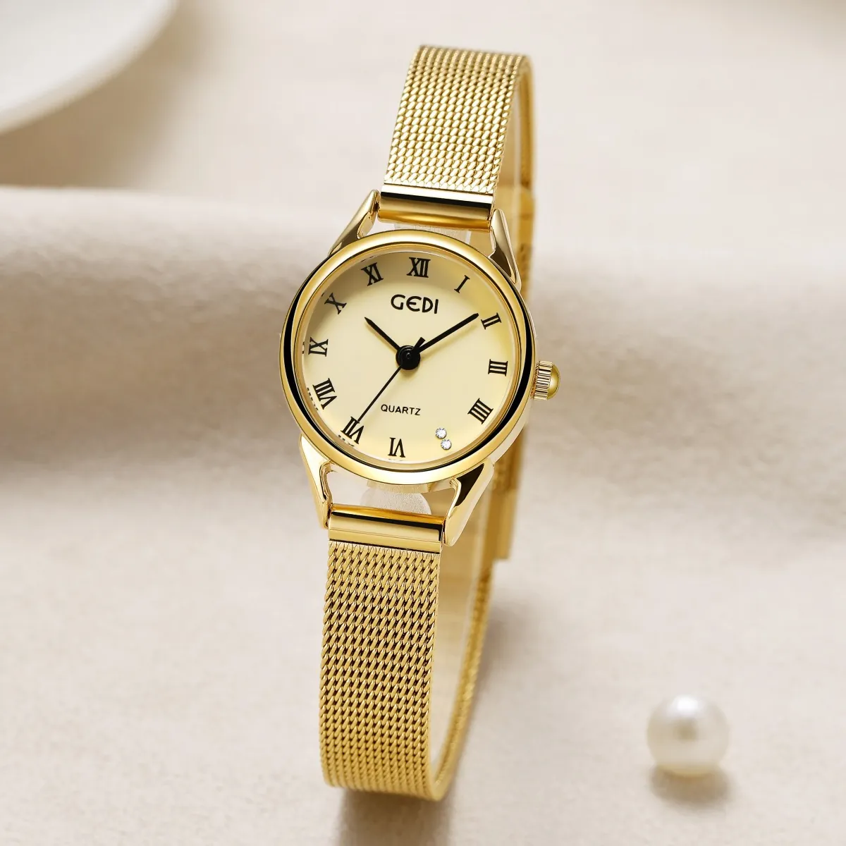Women Quartz Watch Vintage Roman Numeral Scale Small Dial Alloy Case Mesh And Leather Strap Rhinestone Retro Fashion Wristwatch