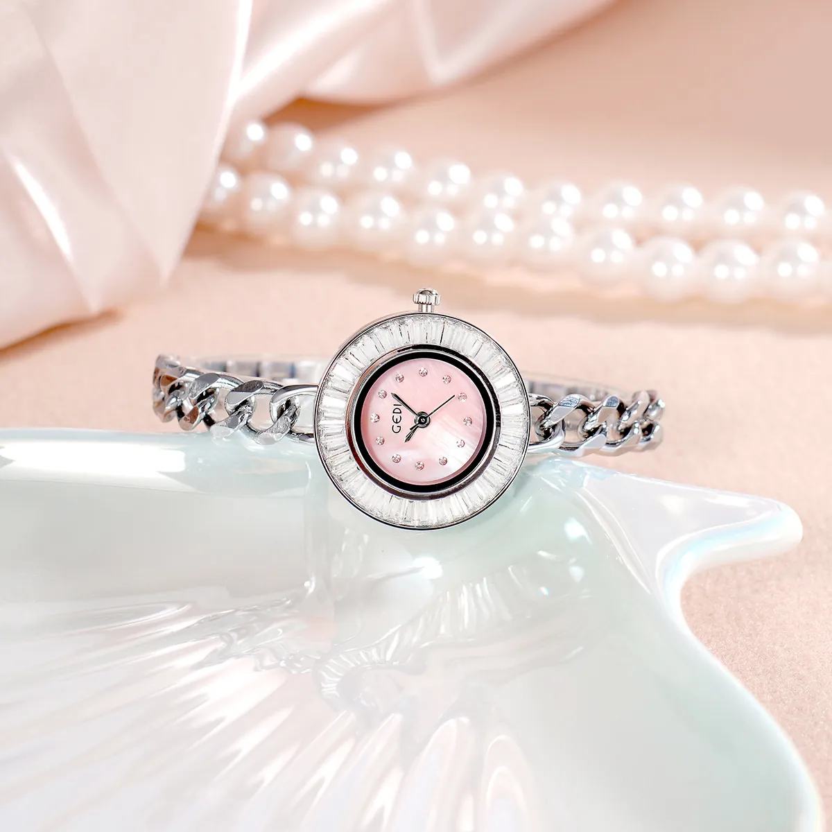 Elegant Women Quartz Watch Rhinestone Bezel Mother Of Artificial Pearl Dial Alloy Cuban Chain Bracelet Wristwatch