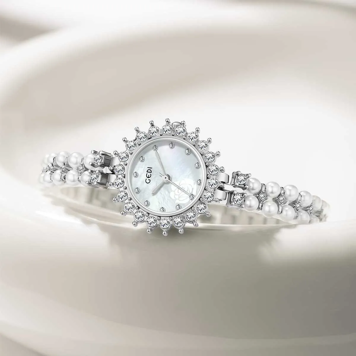 Women Quartz Watch Faux Artificial Pearl Bracelet Strap Rhinestone Flower Bezel Mother Of Artificial Pearl Dial Waterproof Elegant Luxury