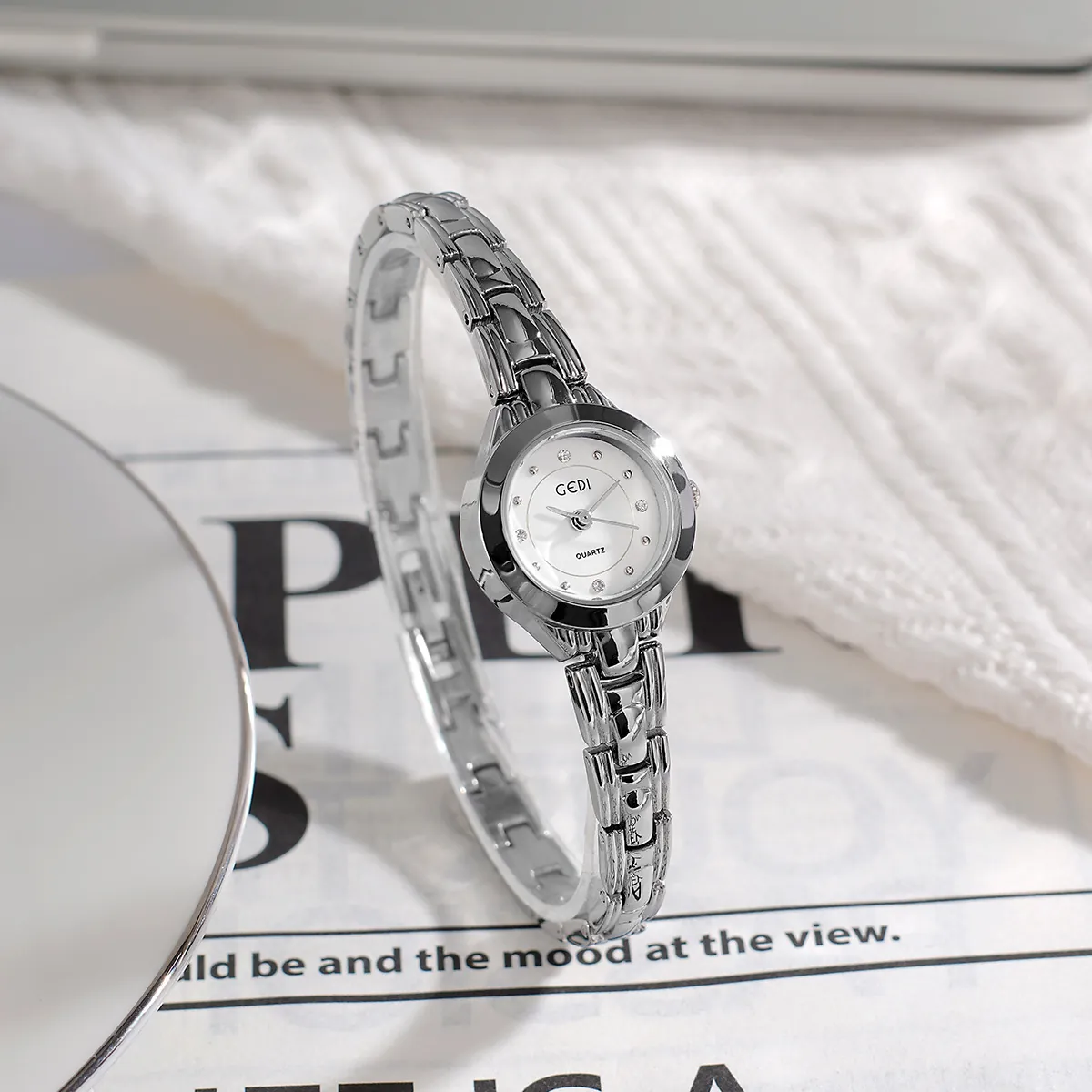 Orologio Al Quarzo Da Donna Piccolo Quadrante Bracciale In Lega Intarsio Di Strass Impermeabile Elegante Lusso Da Polso