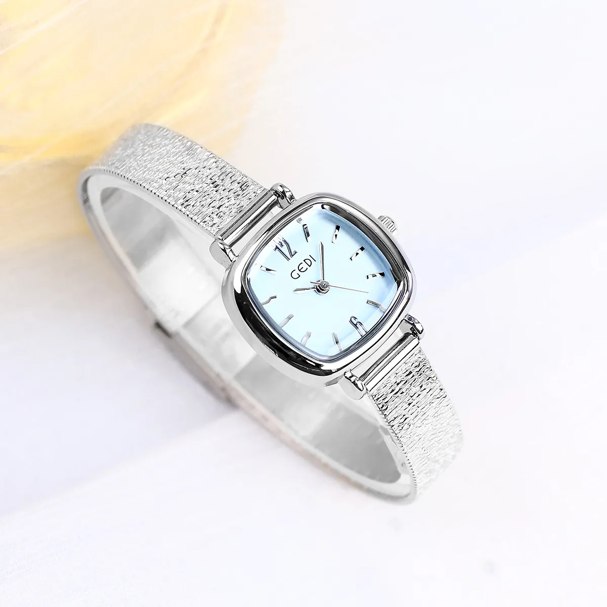 Montre Femme Quartz Bracelet En Maille Acier Inoxydable Cadran Carré Étanche Minimaliste Élégante Mode