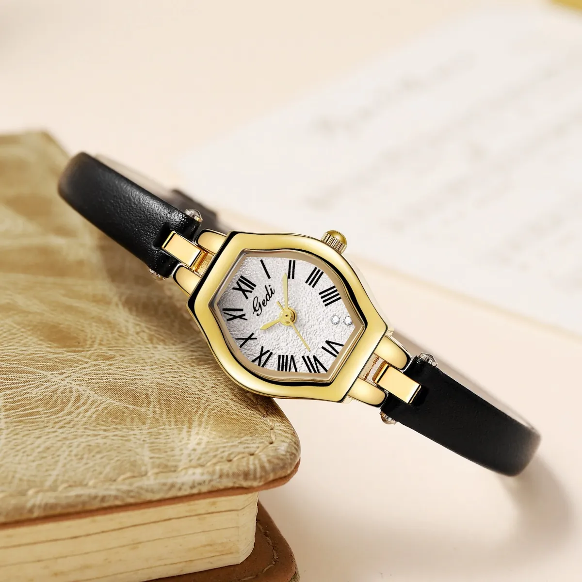 Women Quartz Watch Retro Hexagonal Gold Alloy Case PU Leather Strap Roman Numerals Waterproof Vintage Elegant Wristwatch