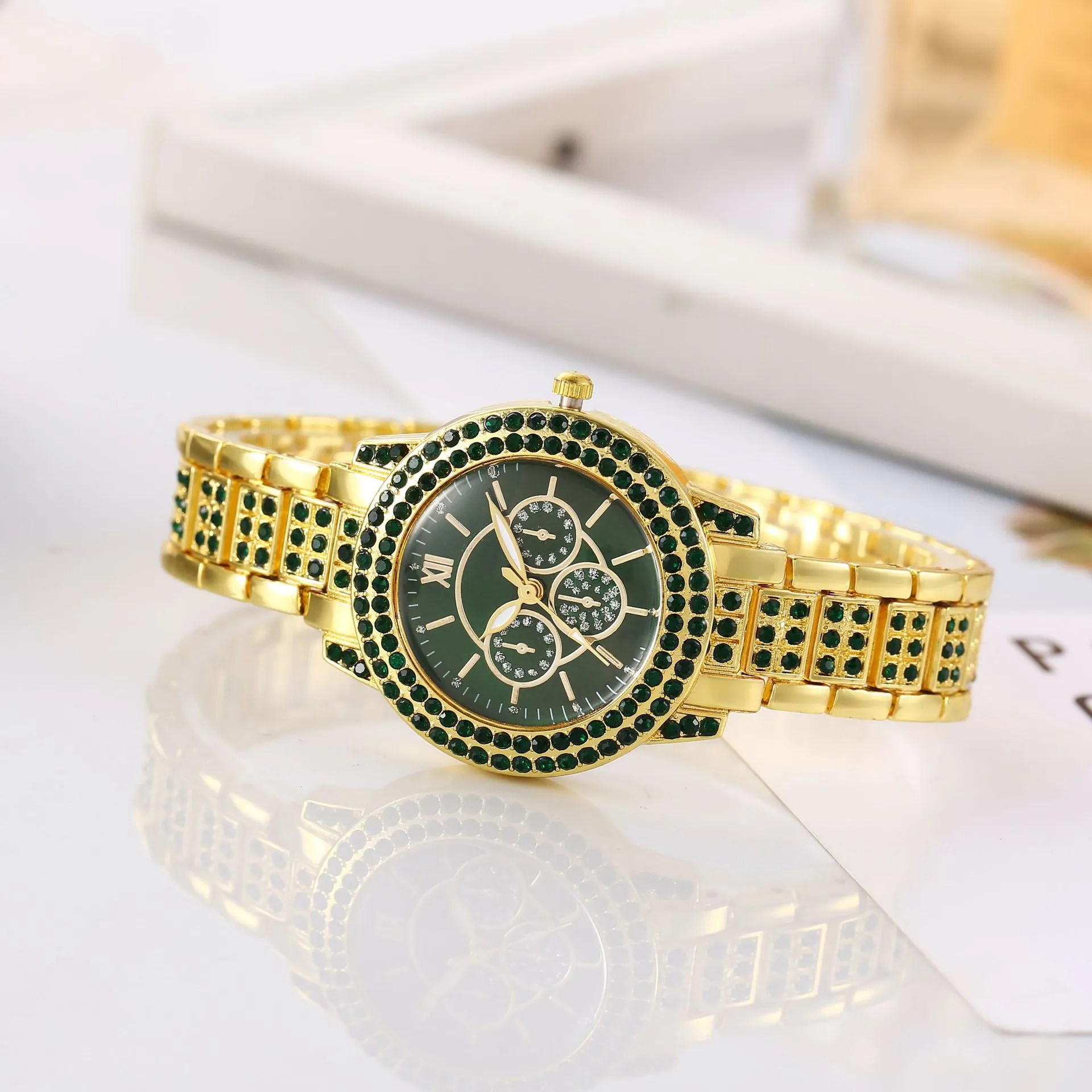 Montre Quartz Luxe Pour Femmes Incrustation De Strass Colorés Bracelet En Alliage Chiffres Romains Mode Décontractée