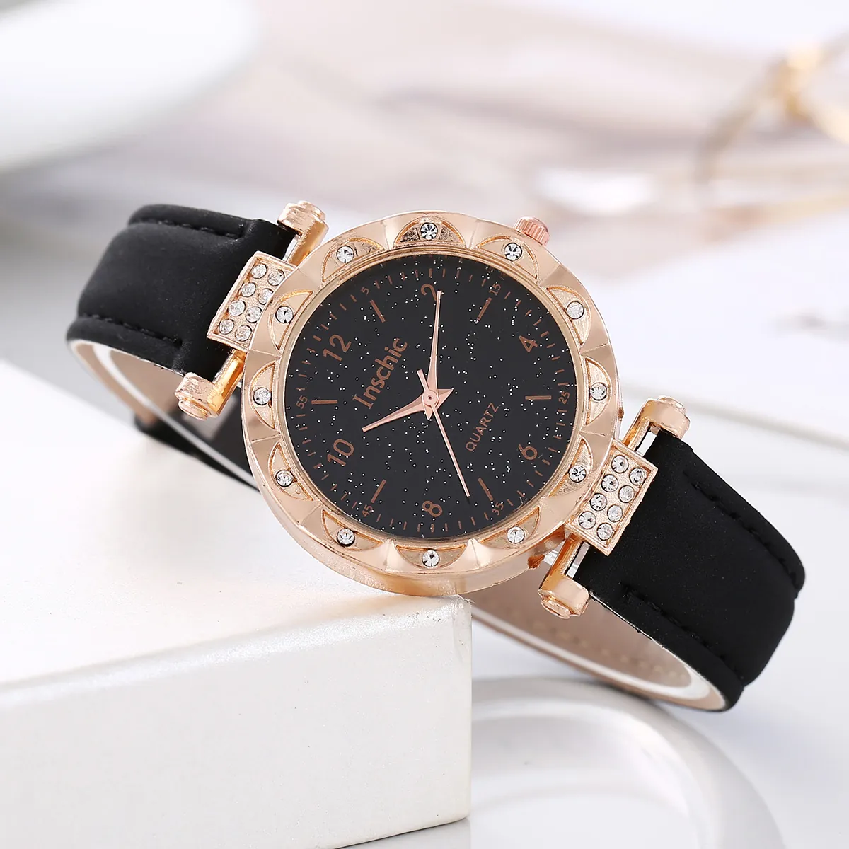 Montre Quartz Femme Cadran Ciel Étoilé Boîtier Alliage Or Rose Strass Élégante Bracelet Similicuir Mode Bracelet