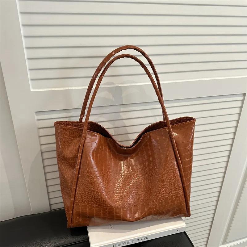 Women Large Capacity Crocodile Pattern PU Leather Tote Bag Metropolitan Simple Commuting Shoulder Handbag With Magnetic Buckle
