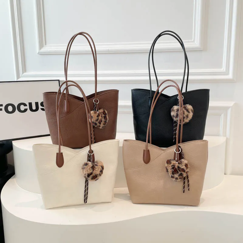 Large Capacity Lychee Pattern PU Leather Tote Bag Fashion Shoulder Bag With Leopard Heart Charm For Commuter Office