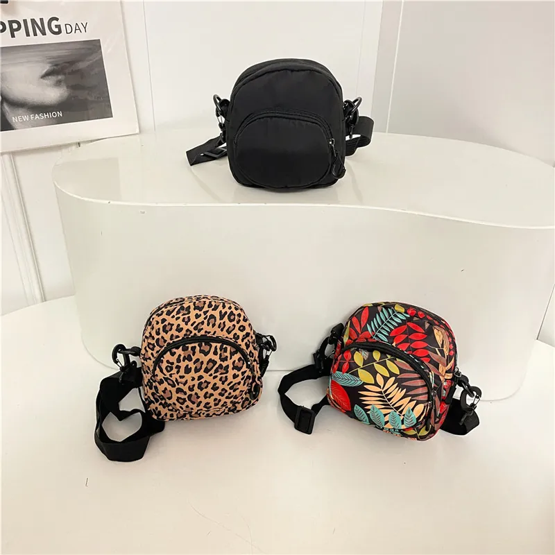 Fashion Women Mini Nylon Crossbody Bag Small Round Shoulder Handbag Casual Leopard Leaf Print Messenger Bag For Daily Travel