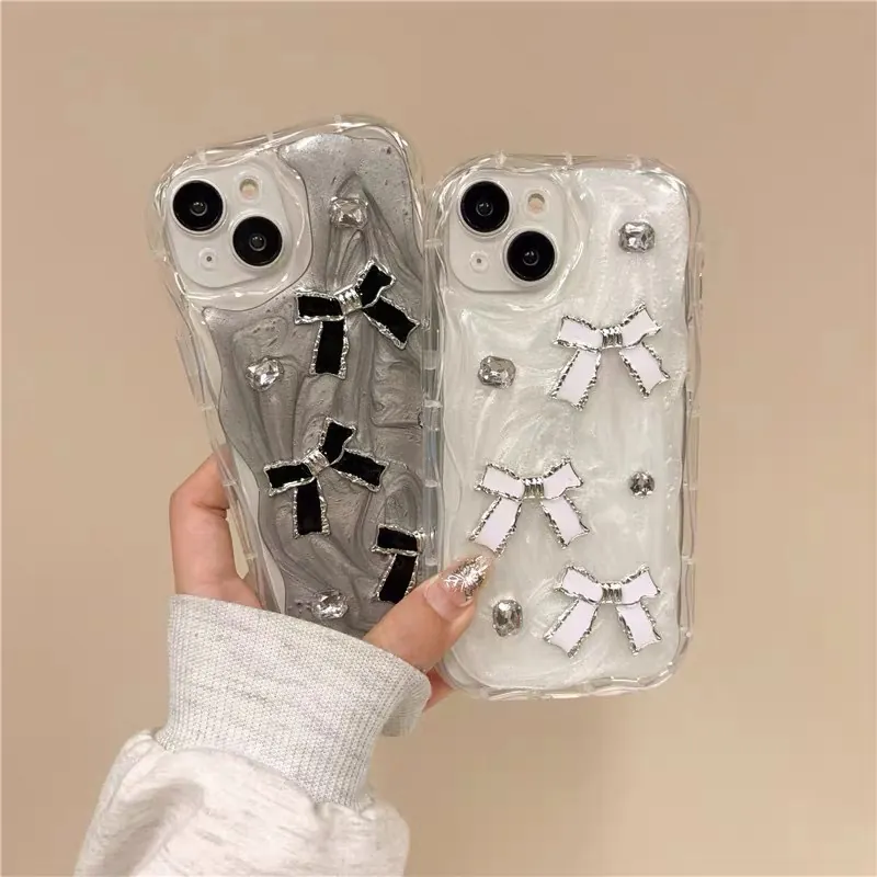 Coque De Téléphone À Bord Ondulé TPU Antichoc Paillettes Texture Liquide Avec Noeuds En Crème Strass Élégant Pour Femmes