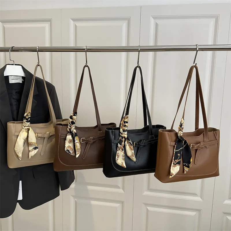 Sac Fourre-tout en Cuir PU pour Femmes Avec Décor de Foulard Design à Boucle Grande Capacité Sac à Bandoulière Décontracté