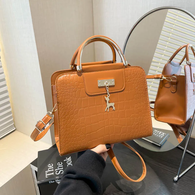 Sac à Main Motif Crocodile Avec Pendentif Cerf Poignée en Métal Doré Pour Femmes Sac à Épaule Vintage Chic