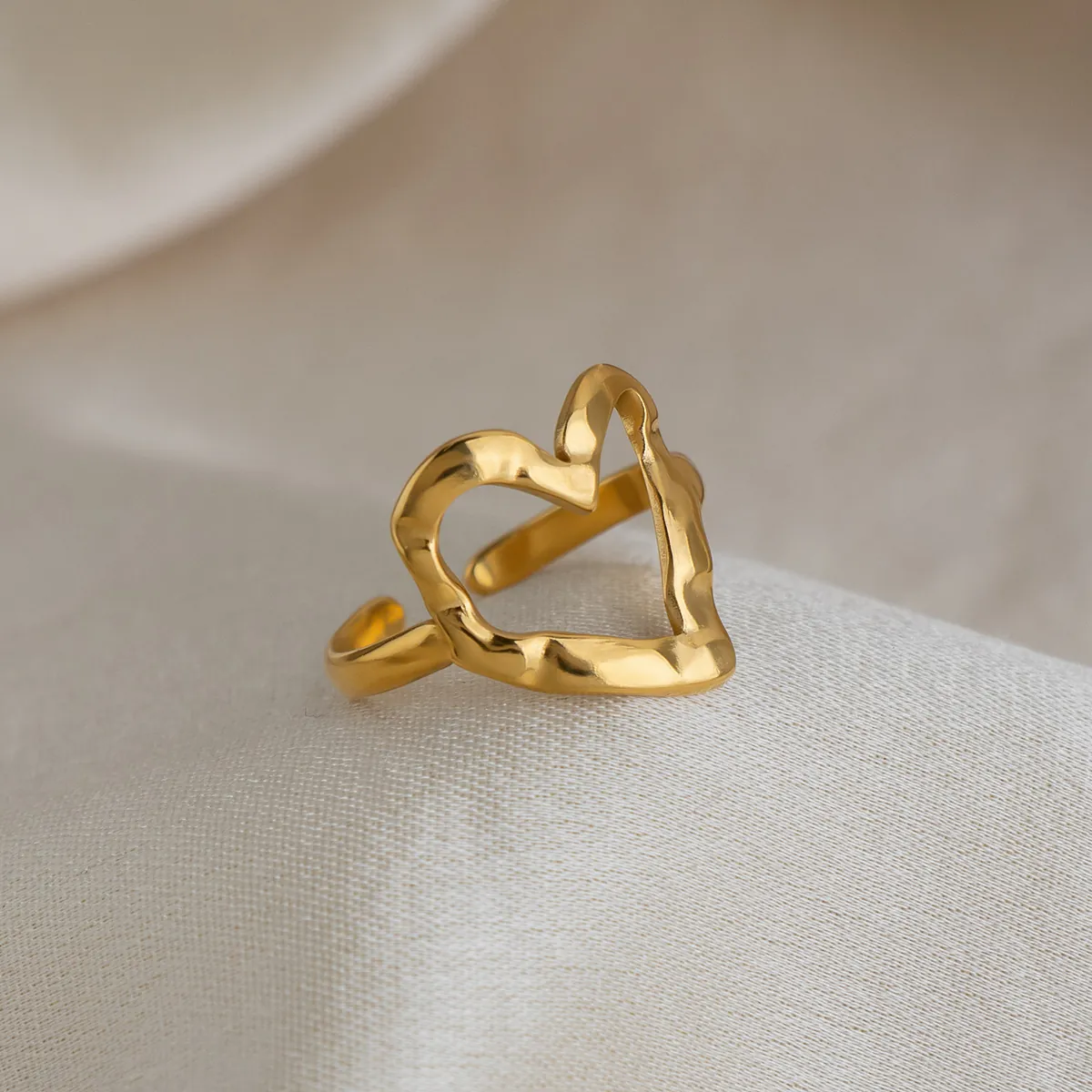 Anello Cuore Minimalista Acciaio Inossidabile Placcato Oro 18K Trama Martellata Regolabile Gioielli Impermeabili Da Donna