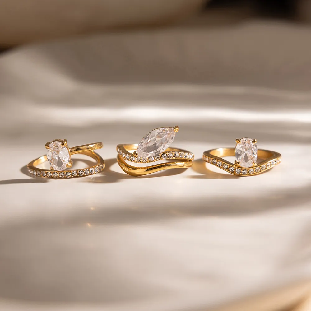 Anello in Acciaio Inossidabile Placcato Oro 18K con Zirconia a Onda Minimalista Ovale Taglio Marquise Gioielli per Donna