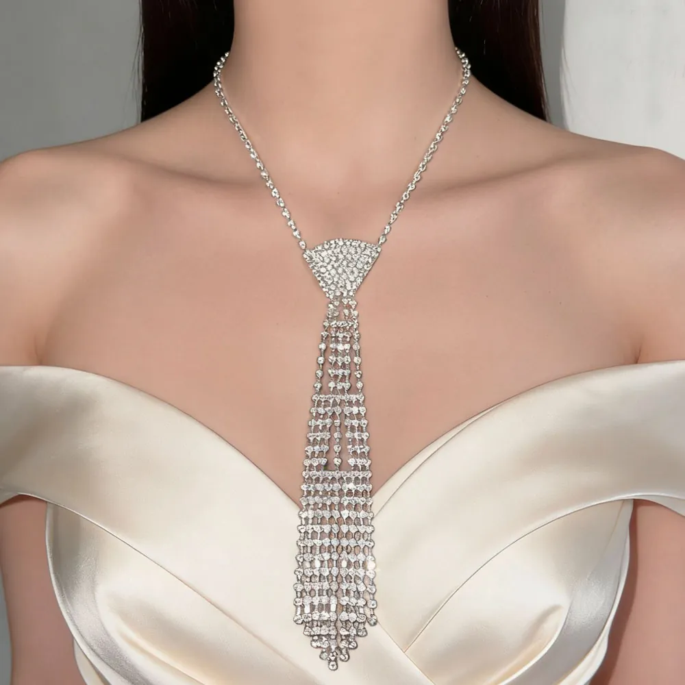 Collier Long Forme Cravate Strass Alliage Gland Choker Pour Femmes Soirée Accessoire Élégant
