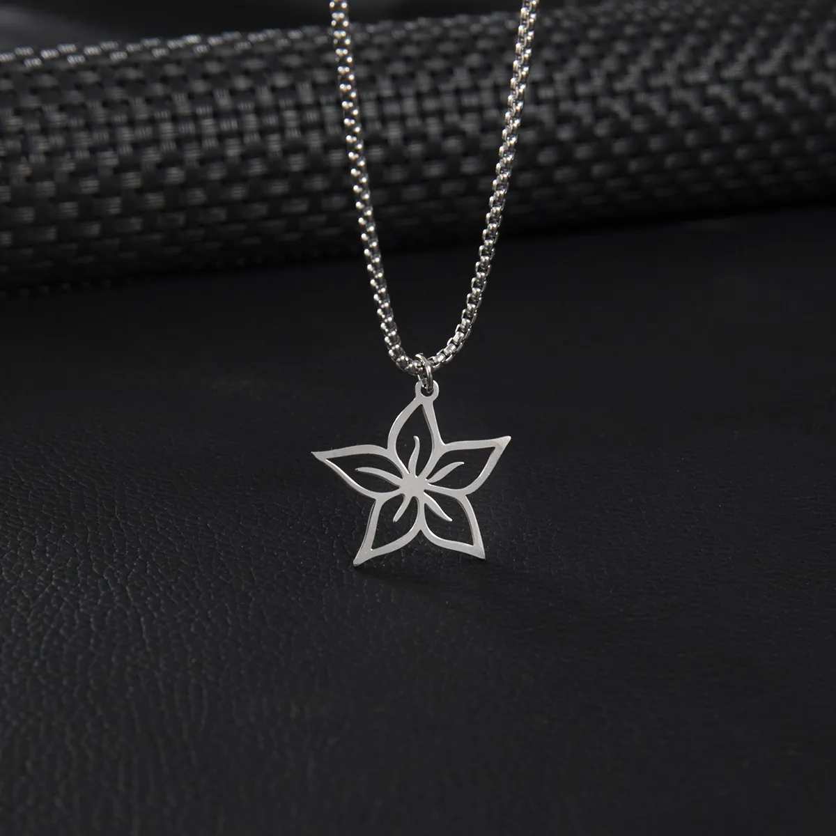Collier Pendentif Fleur Ajourée Acier Inoxydable Motif Fleur De Cerisier Étoile Bijoux Mode Pour Femmes Argent