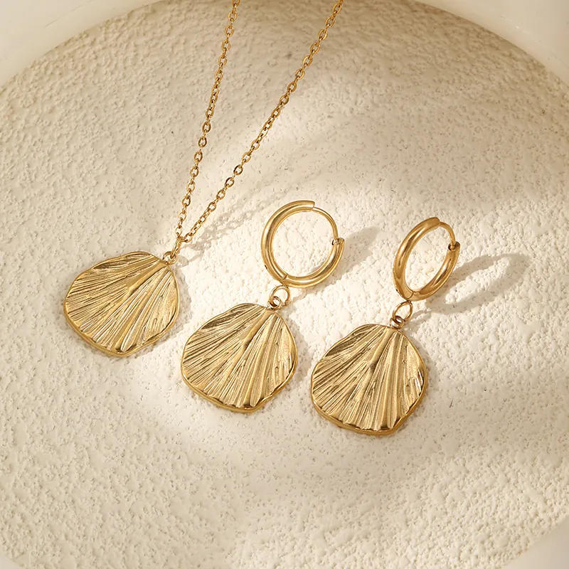 Bijoux En Acier Inoxydable Plaqué Or Vintage Texture Éventail Coquille Boucles D'oreilles Et Collier Imperméables Pour Femmes