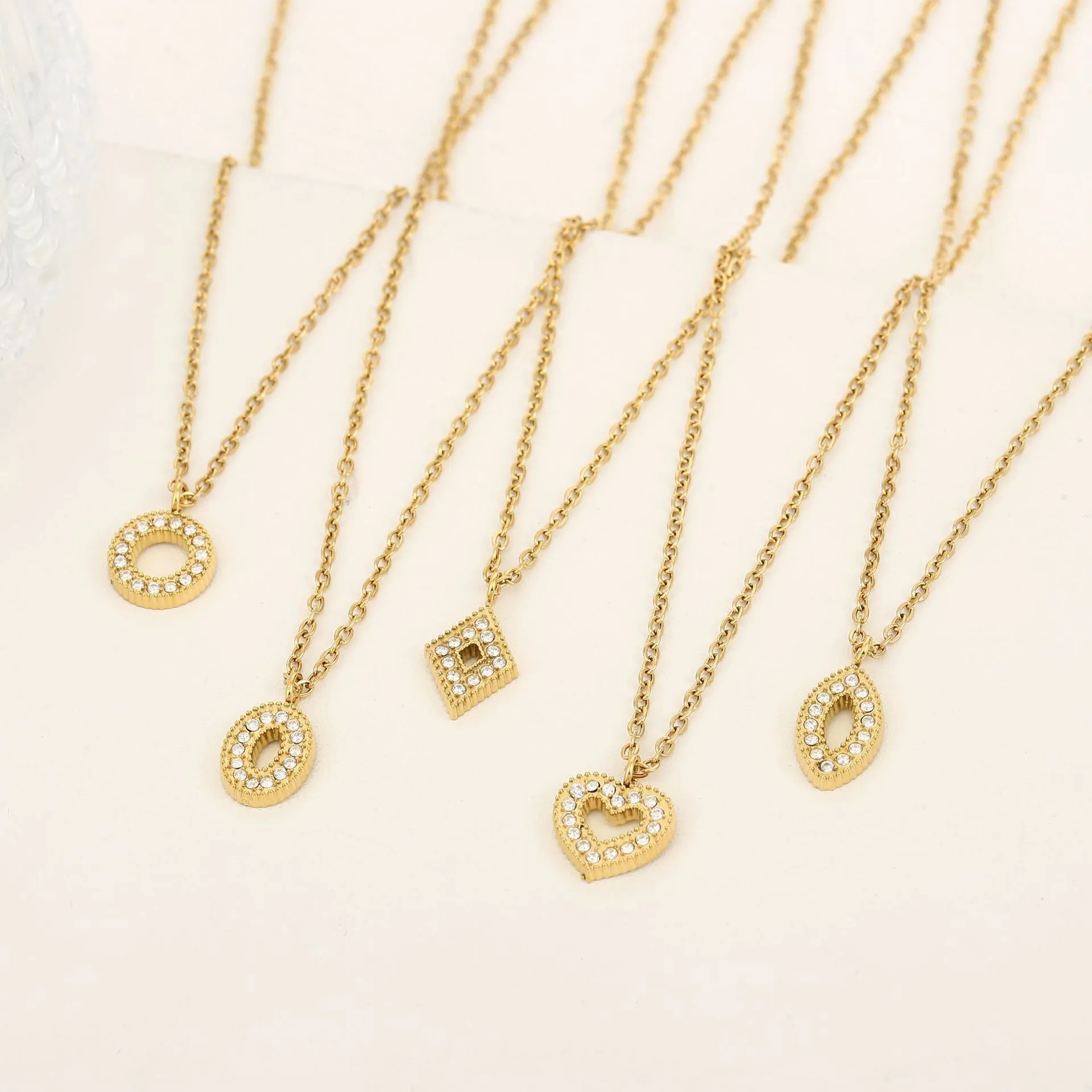 Collier Pendentif Géométrique En Acier Inoxydable Cœur Cercle Design Zircon Plaqué Or Chaîne De Clavicule Pour Femme