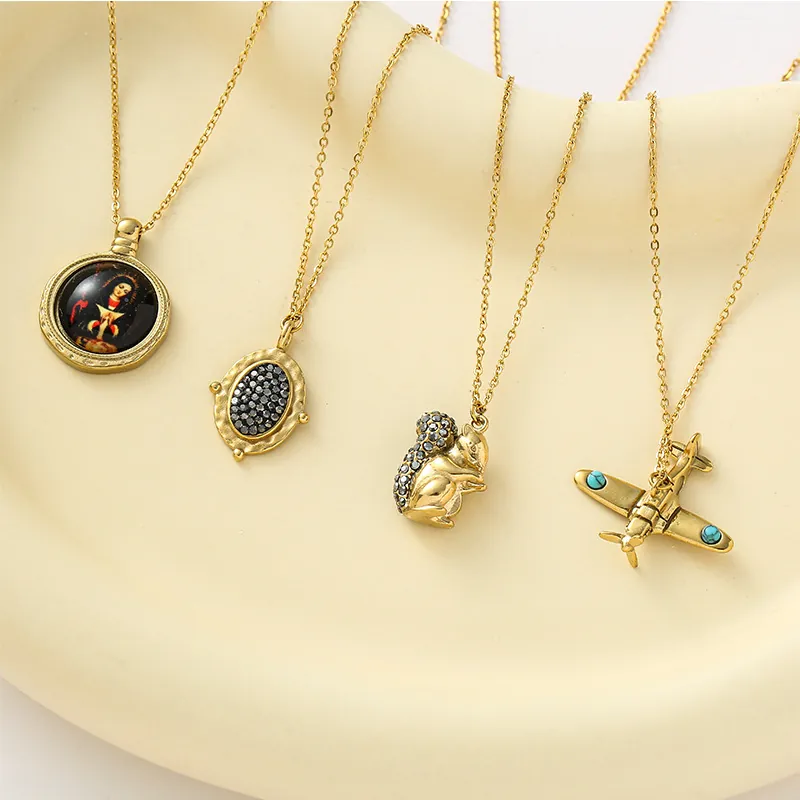 Collier Pendentif En Acier Inoxydable Plaqué Or Écureuil Avion Portrait Religieux Strass Bijoux Rétro Pour Femmes