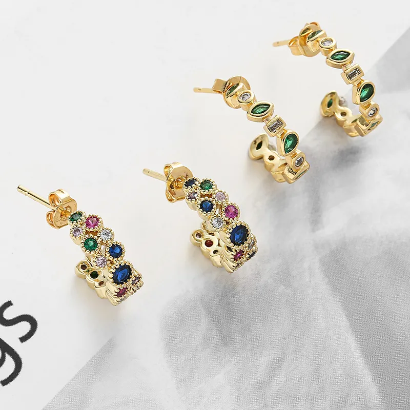 Orecchini a Cerchio C in Acciaio Inossidabile Vintage per Donna di Lusso con Strass Verdi e Bianchi Intarsiati Design Geometrico Placcato Oro Gioielli