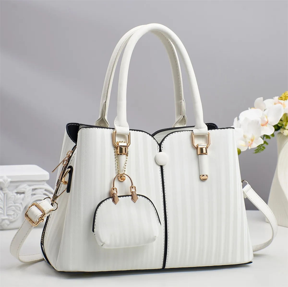 Damen Handtasche PU Leder Vertikale Faltenstruktur Große Kapazität Schultertasche Tote Bag Mit Mini Pouch Anhänger Vielseitig