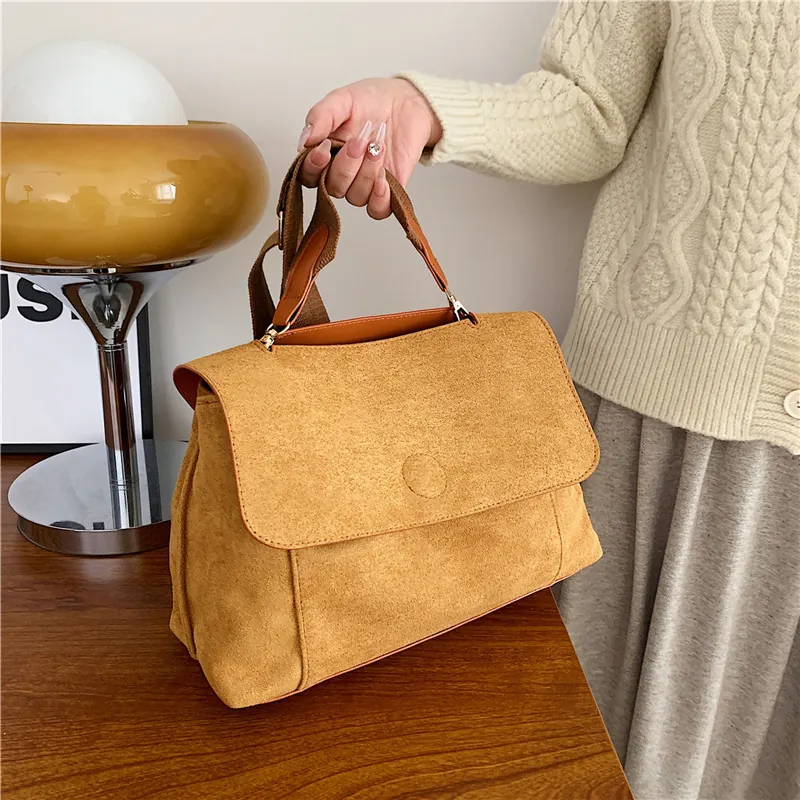 Sac Messager Femme Faux Daim Grande Capacité Rabat Sac À Main Bandoulière Rétro Style Commuter Uni