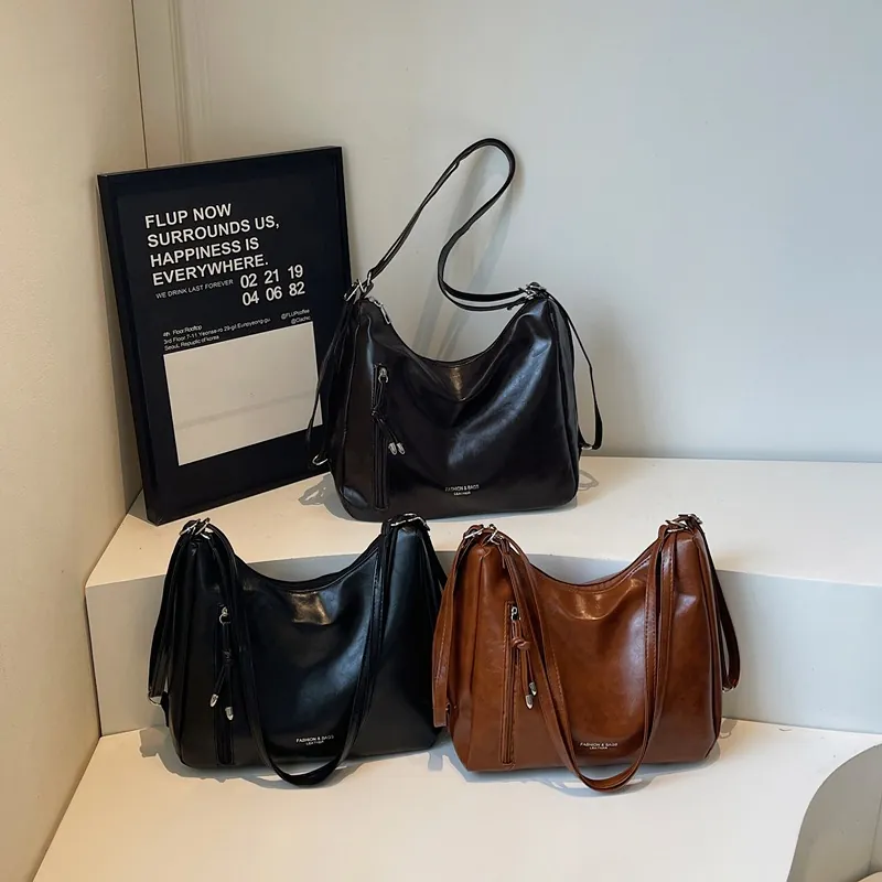 Large Capacity Retro Faux Leather Tote Bag For Women Solid Color Shoulder Bag With Tassel Detail Zipper Commuter Handbag
