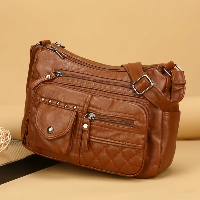 Sac Bandoulière Rétro Femme En Cuir PU Souple Multi Poches Grande Capacité Sac À Épaule Matelassé Avec Rivets Mode Décontractée
