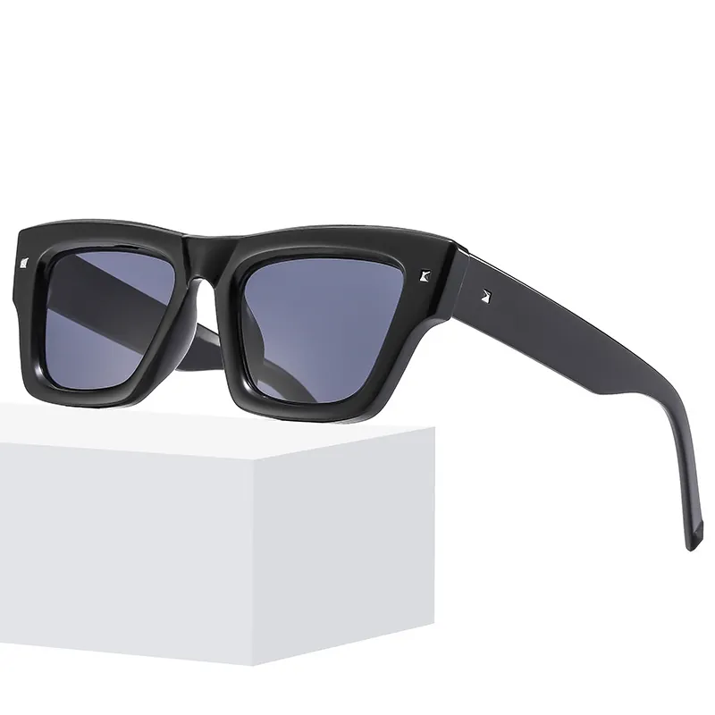 Square Sunglasses Rectangular Frame UV400 Protection Rivet Decor Fashion Retro Eyewear For Men Women