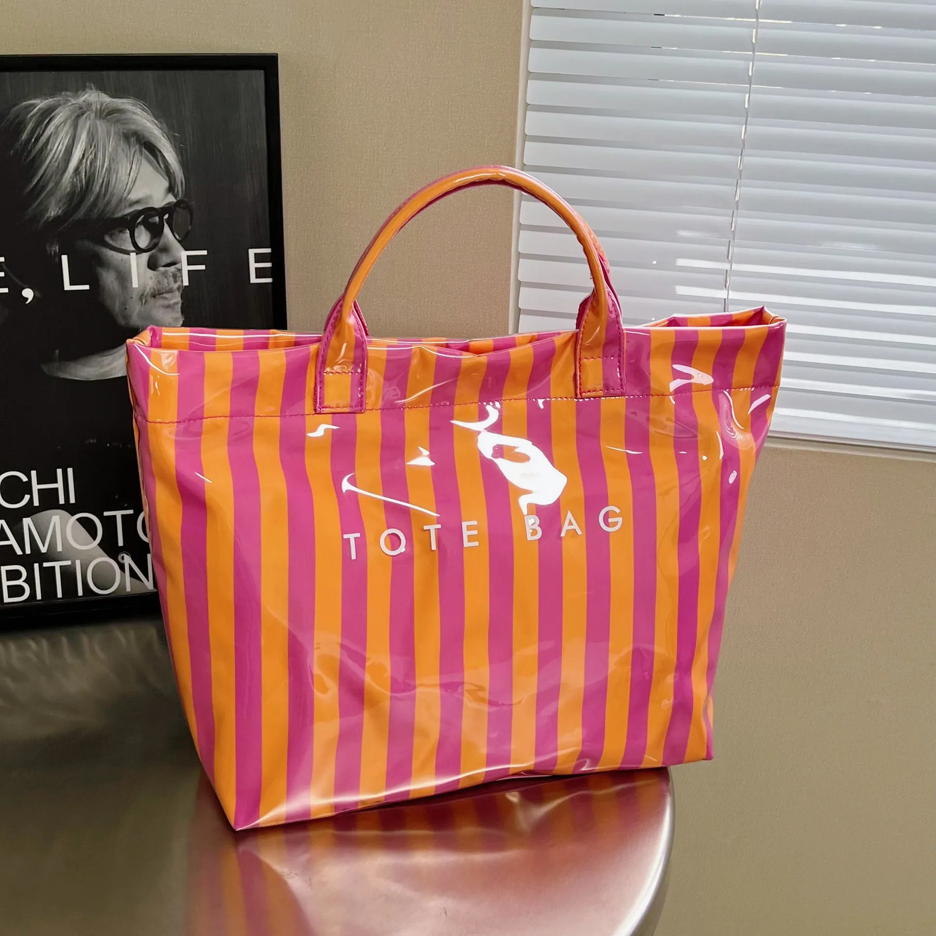 Sac Cabas À Rayures En PVC Brillant Imperméable Grande Capacité Sac À Main Portable Pour Femmes Voyage Quotidien Shopping