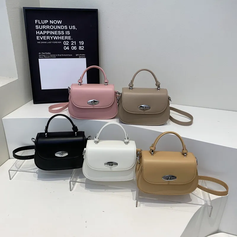 Minimalist Saddle Crossbody Bag PU Leather Handbag With Silver Turn Lock Adjustable Strap Korean Style For Women