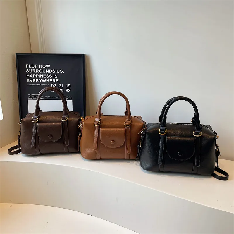 Sac Boston Rétro En Cuir PU Sac À Main Pour Femmes Avec Poche Avant Bandoulière Réglable Sac Bandoulière