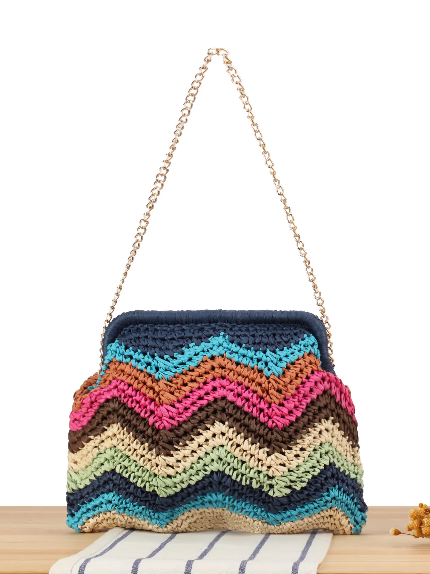 Women Woven Crossbody Bag Colorful Zigzag Pattern Paper Straw Summer Beach Vacation Chic Shoulder Bag Gold Chain Strap