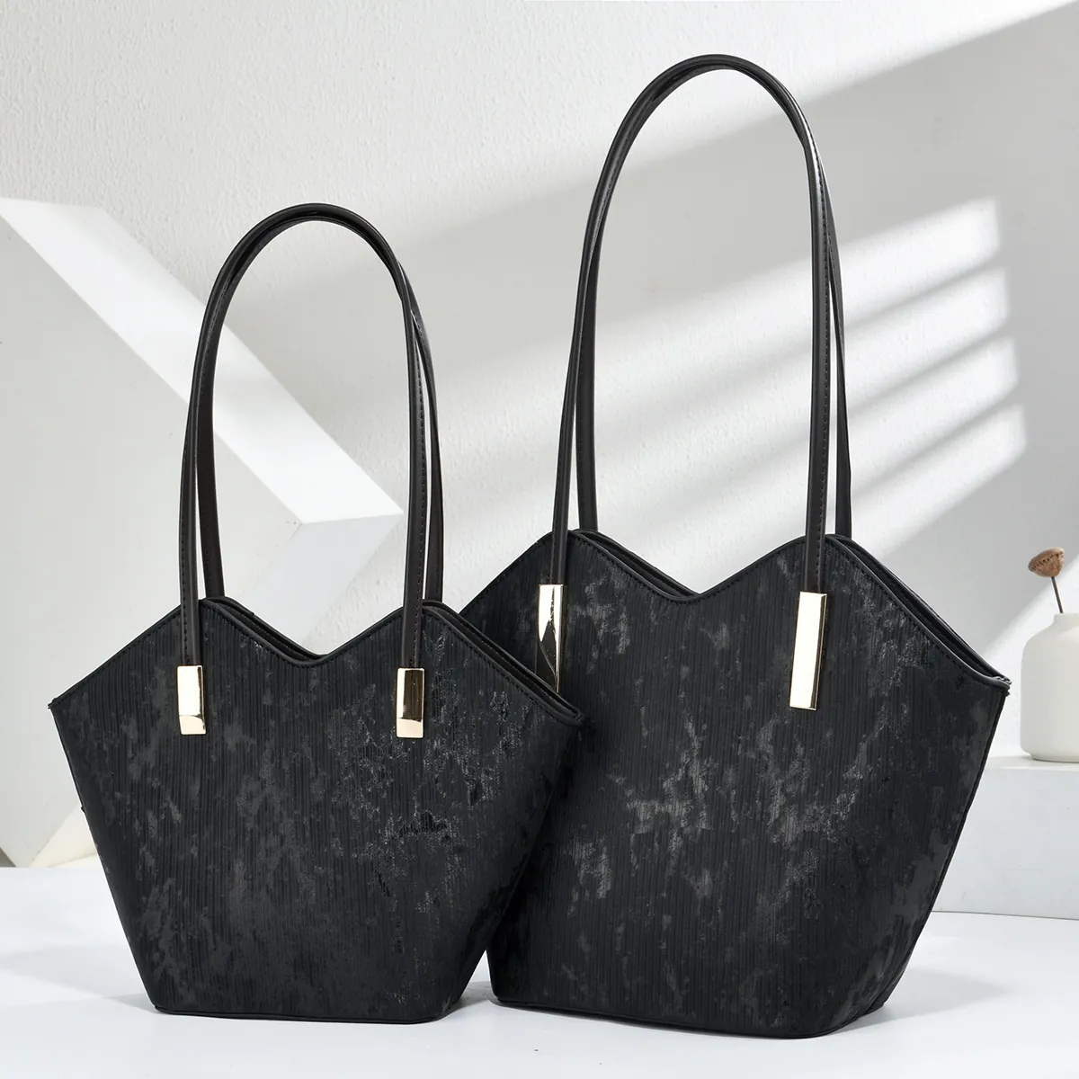 Fashion Retro Oil Skin PU Leather Tote Bag For Women Large Capacity V-Opening Shoulder Handbag Commuting Sub-Mother Bag