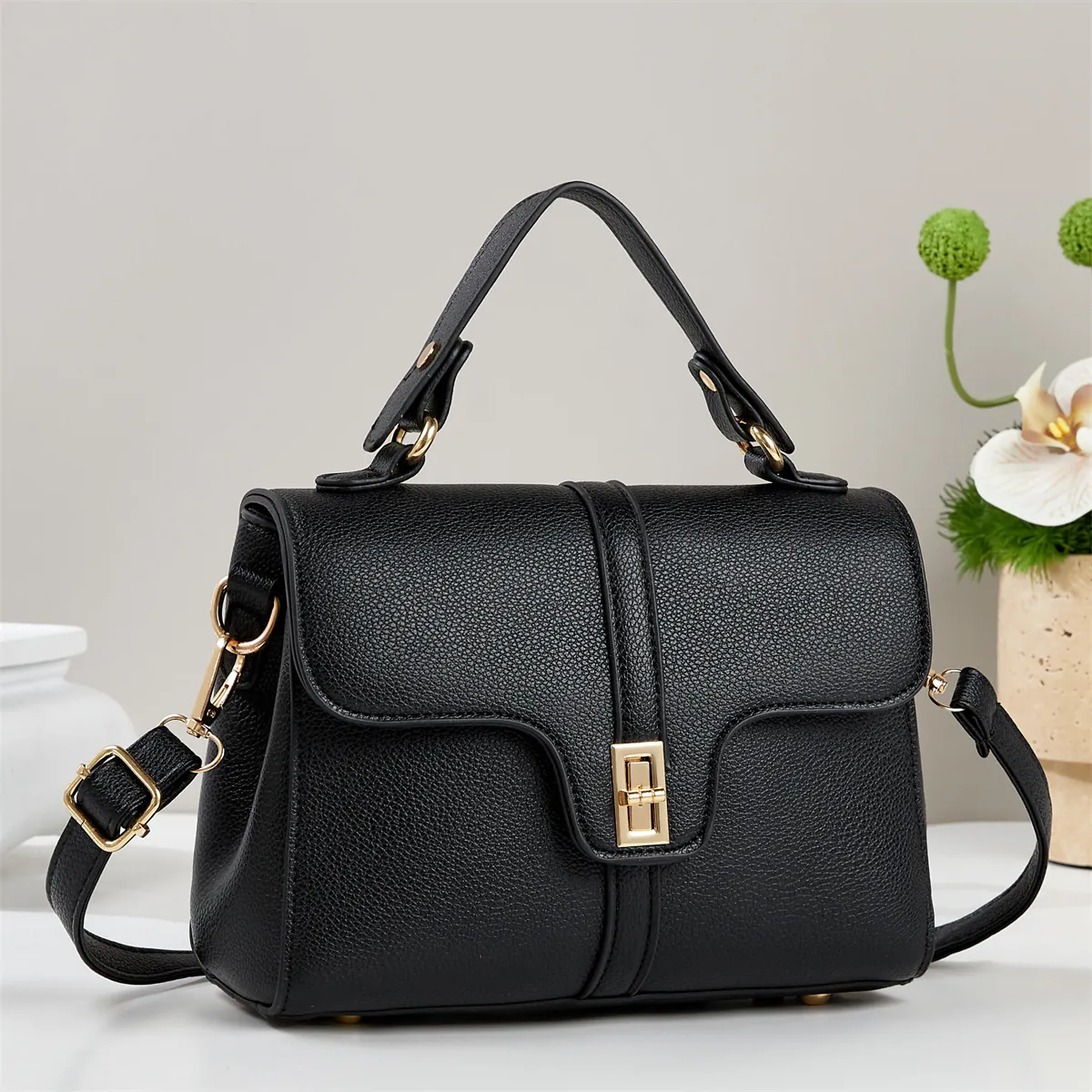Sac à Main Femme en Cuir PU Motif Litchi Élégant Sac Bandoulière Couleur Unie Avec Fermoir Tournant Doré