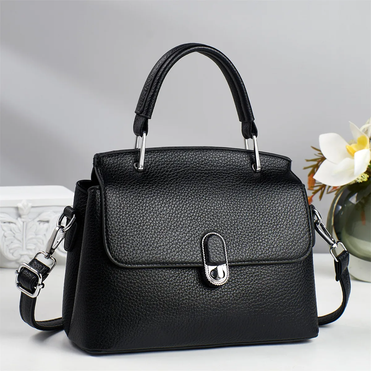 Minimalist Lychee Grain PU Leather Handbag For Women Silver Hardware Flap Crossbody Shoulder Bag With Adjustable Strap