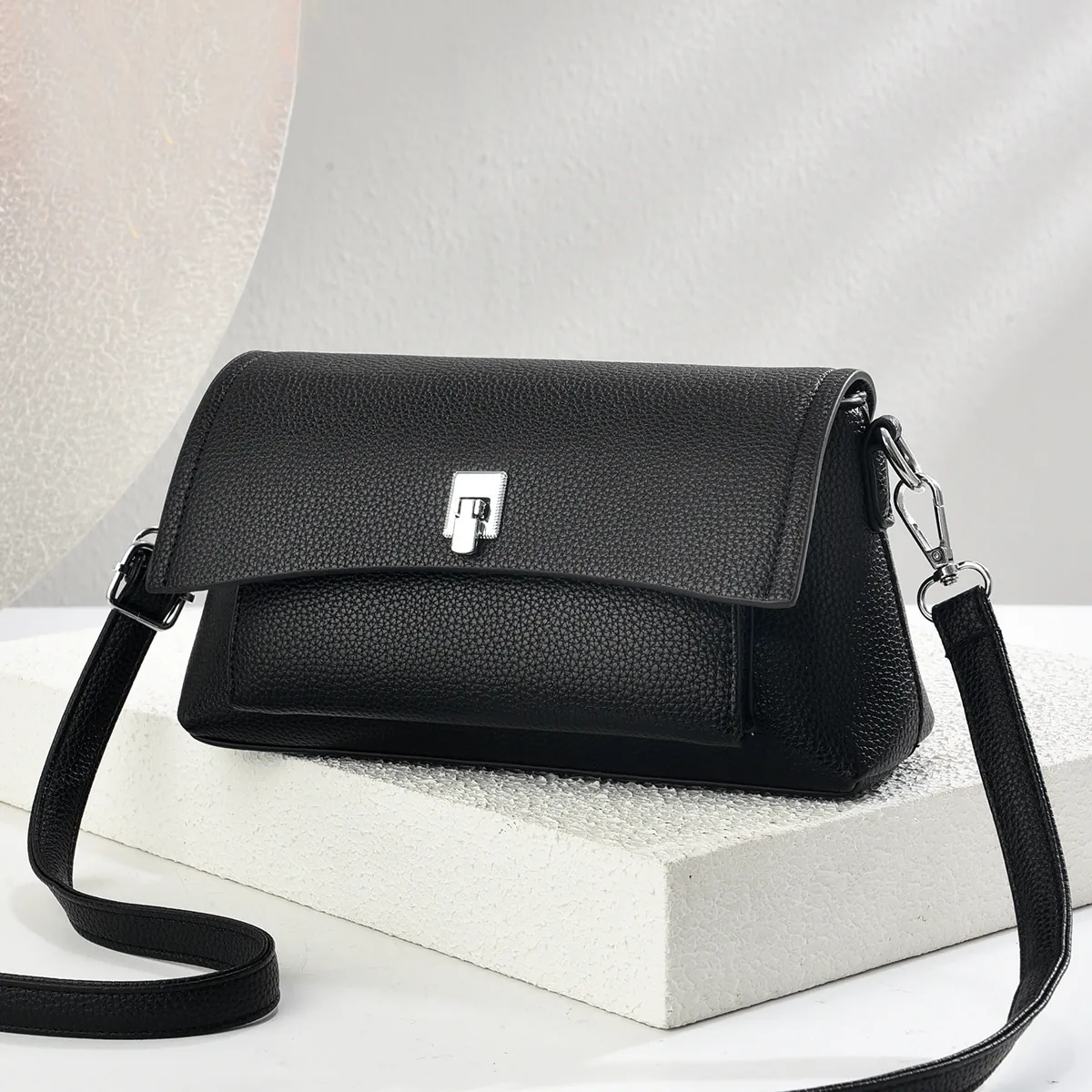 Women Lychee Pattern PU Leather Shoulder Bag Elegant Minimalist Small Square Crossbody Bag With Silver Metal Lock