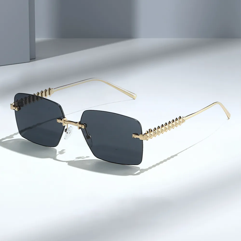 Randloze Zonnebril Metalen Frame UV400 Rechthoekig Gradiënt Lenzen Punk Piramide Klinknagels Mode Heren Dames