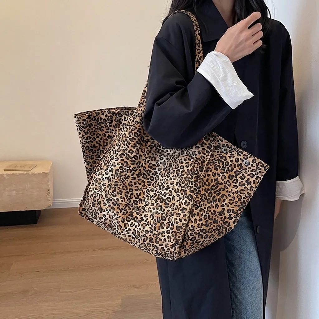 Leopard Print Tote Bag Large Capacity Canvas Shoulder Handbag With Leather Patch Metal Rivets For Women Commuting