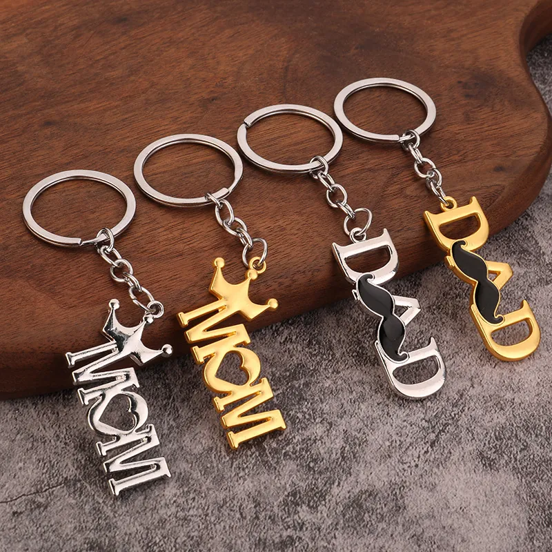 MOM DAD Queen Letter Sleutelhanger Zinklegering Hart Kroon Snor Vader Moederdag Cadeau Sleutelhanger Metalen Hanger