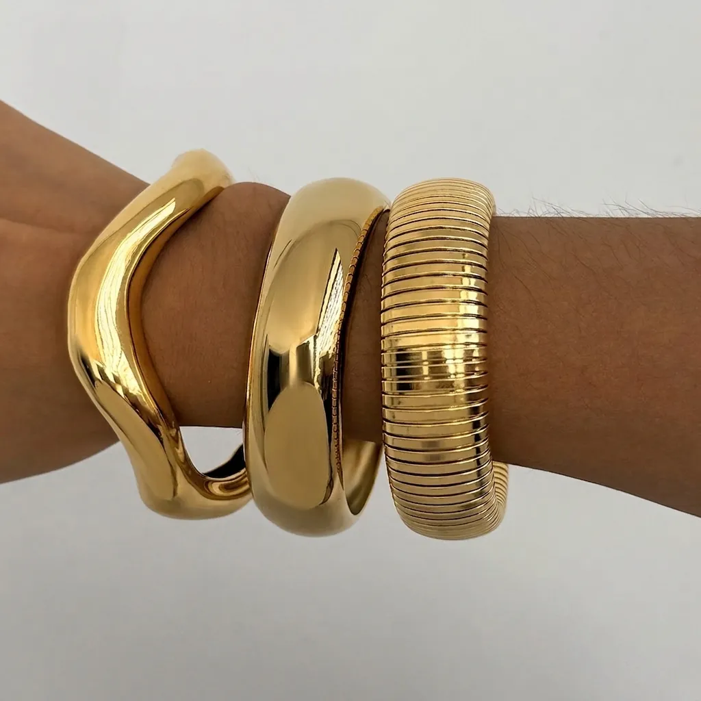 Minimalistische Armreifen Kollektion 18K Vergoldet Edelstahl Wasserdicht Geometrisch Gewellt Texturiert Poliert Schmuck Damen